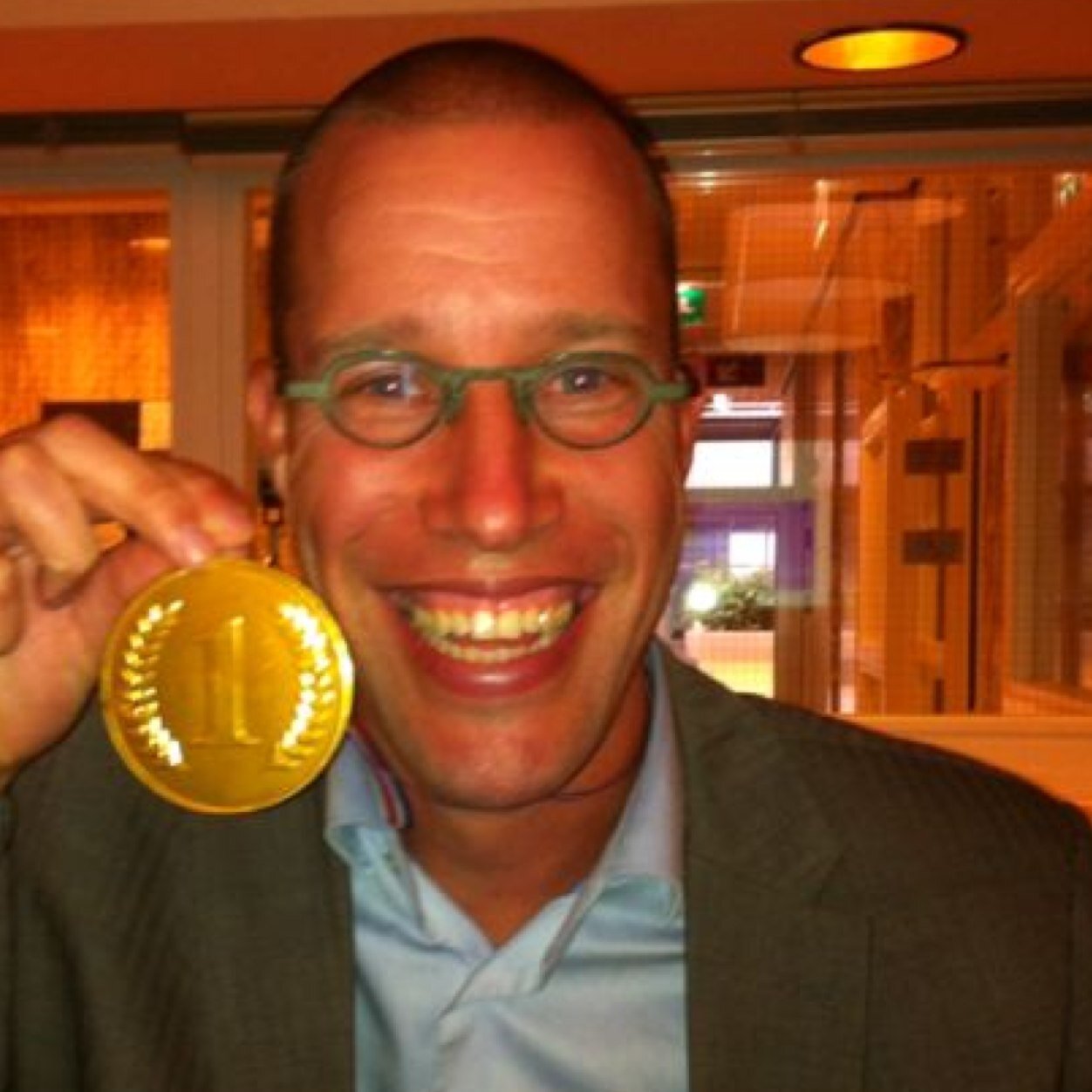vader-partner-broer-zoon-neef-oom-vriend-sporter-liefhebber-pubquizfanaat-plasmadonor-zwerfvuilprikker-krabberdonker-kroegbaasje-borrelluller-nontriskaidekafoob