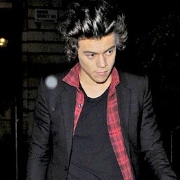 Follow the beautiful & lovely @sarsuz - she is a friend of Harry Styles and a complete sweetheart! If you retweet her tweets, maybe she will notice you more x