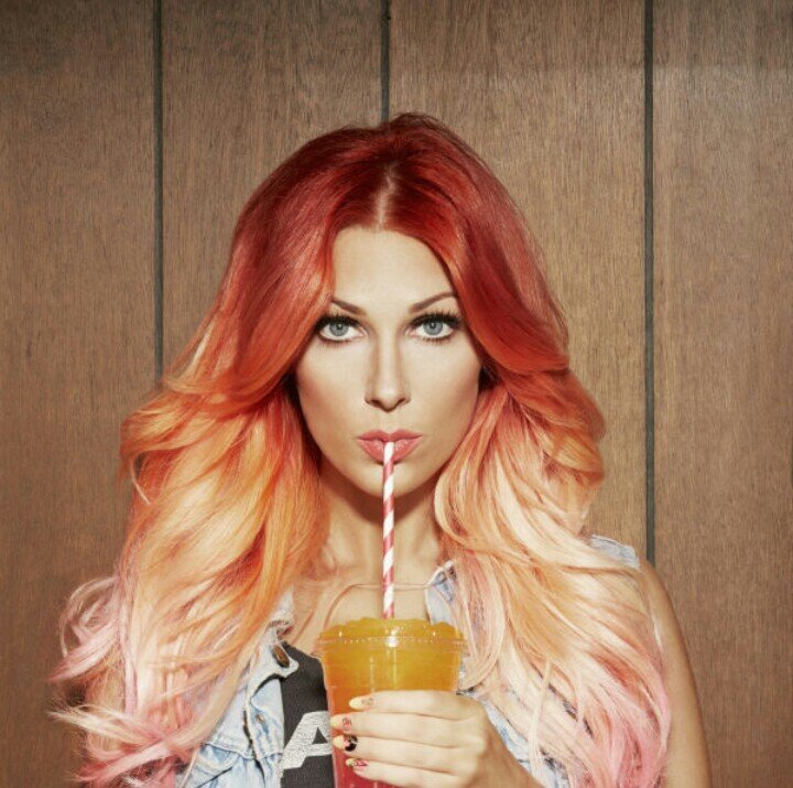 Sat on the curb drinking slurpees we mixed with alcohol. i sing.