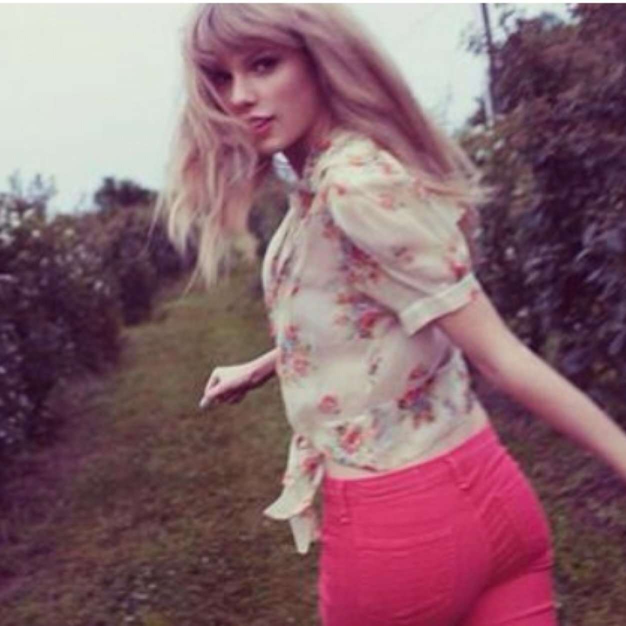 Free Follow. Please follow my main acc @silhouettetay ask for a follow back