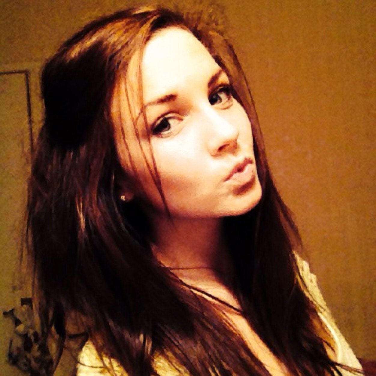 Typical teenager brown hair blue eyes love my friends to bits x