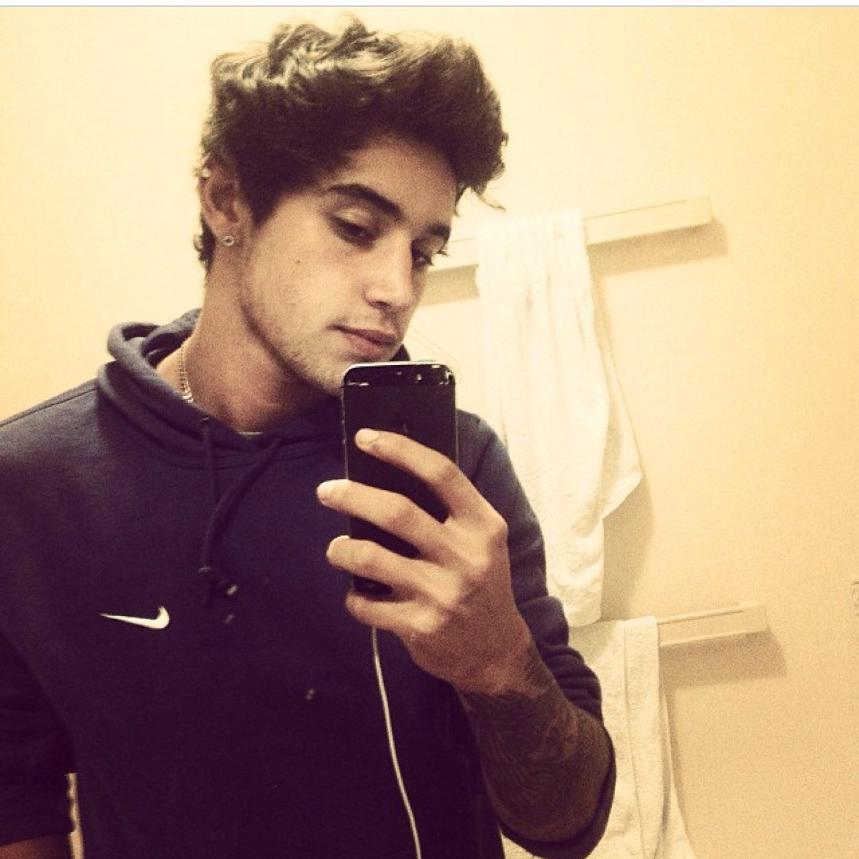 follow @cliffordaddict & @woahitssalexis