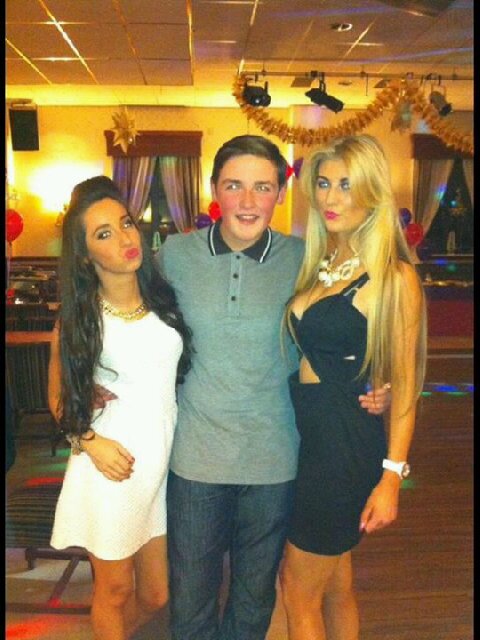 LaurFoulkesX's profile picture. 17, Liverpool. I follow back x 2305279A