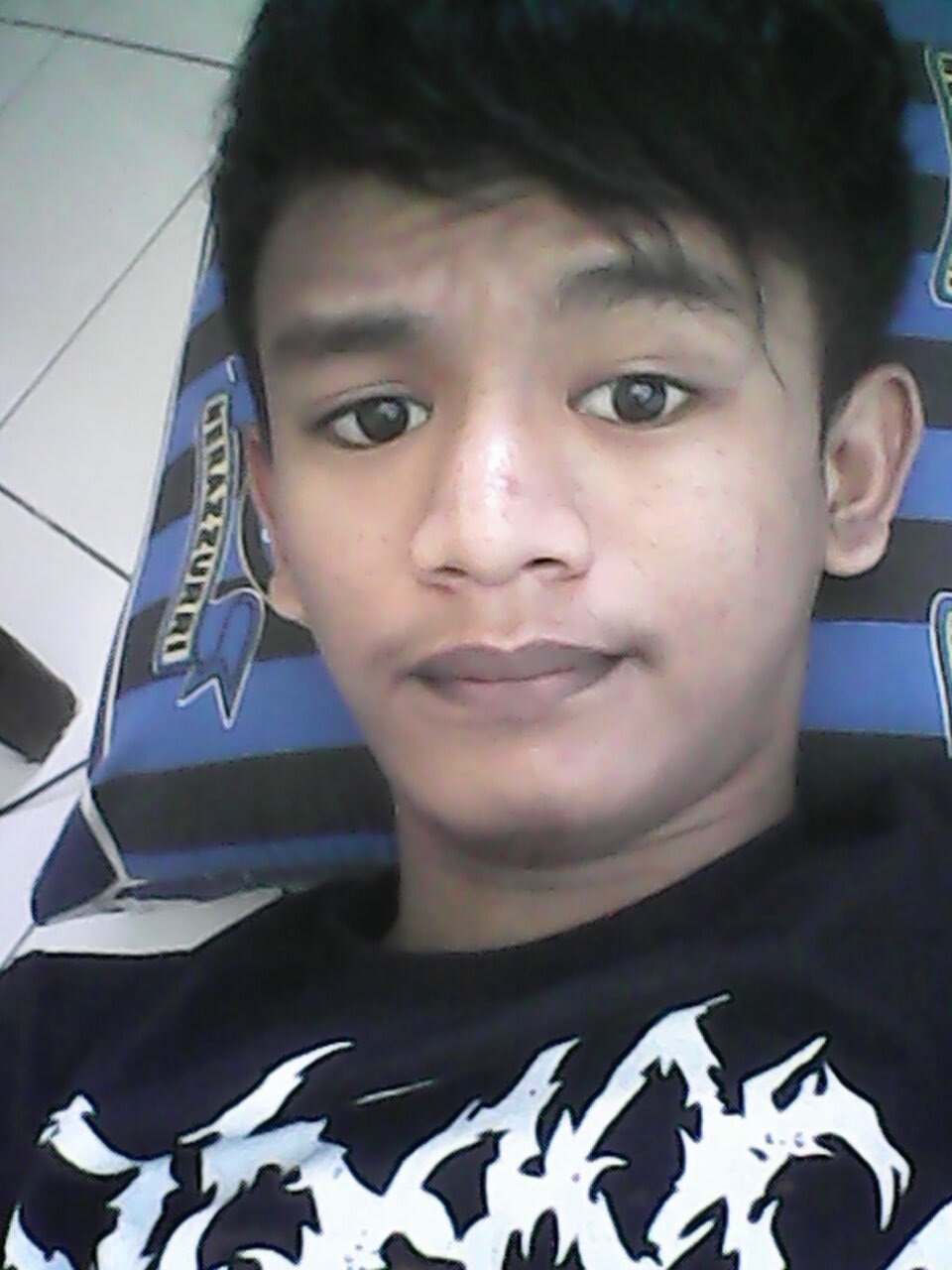 Rivonaldi's profile picture. Sesuatu yg indah takkan selamanya menjadi indah, jangan berharap yang lebih selagi masih ada yang sedikit. Bermimpi boleh tapi janganlah selamanya jadi pemimpi.