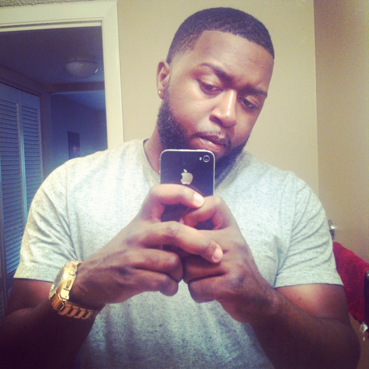 1/3 of the Young CEO's of Knue Era Music Group. Living life Young Free & Reckless!! FullSail Student Follow me Check us out at!! http://t.co/nljyadmszz