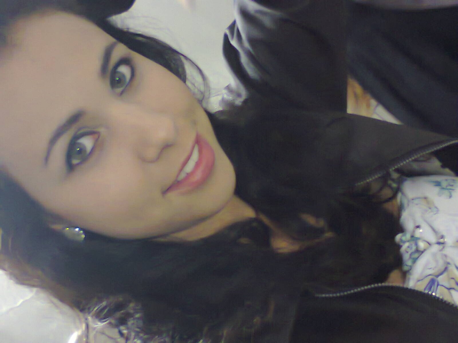 jessyca_keren's profile picture. Basta olhar no fundo dos meus olhos
Pra ver que já não sou como era antes
Tudo que eu preciso é de uma chance
De alguns instantes...