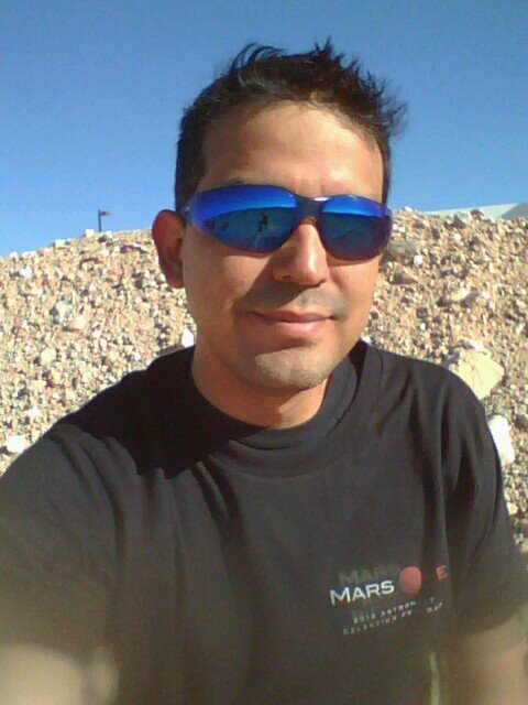 Space X & Mars One fan. Advocate for space exploration. English/Spanish interpreter & vehicle restoration.