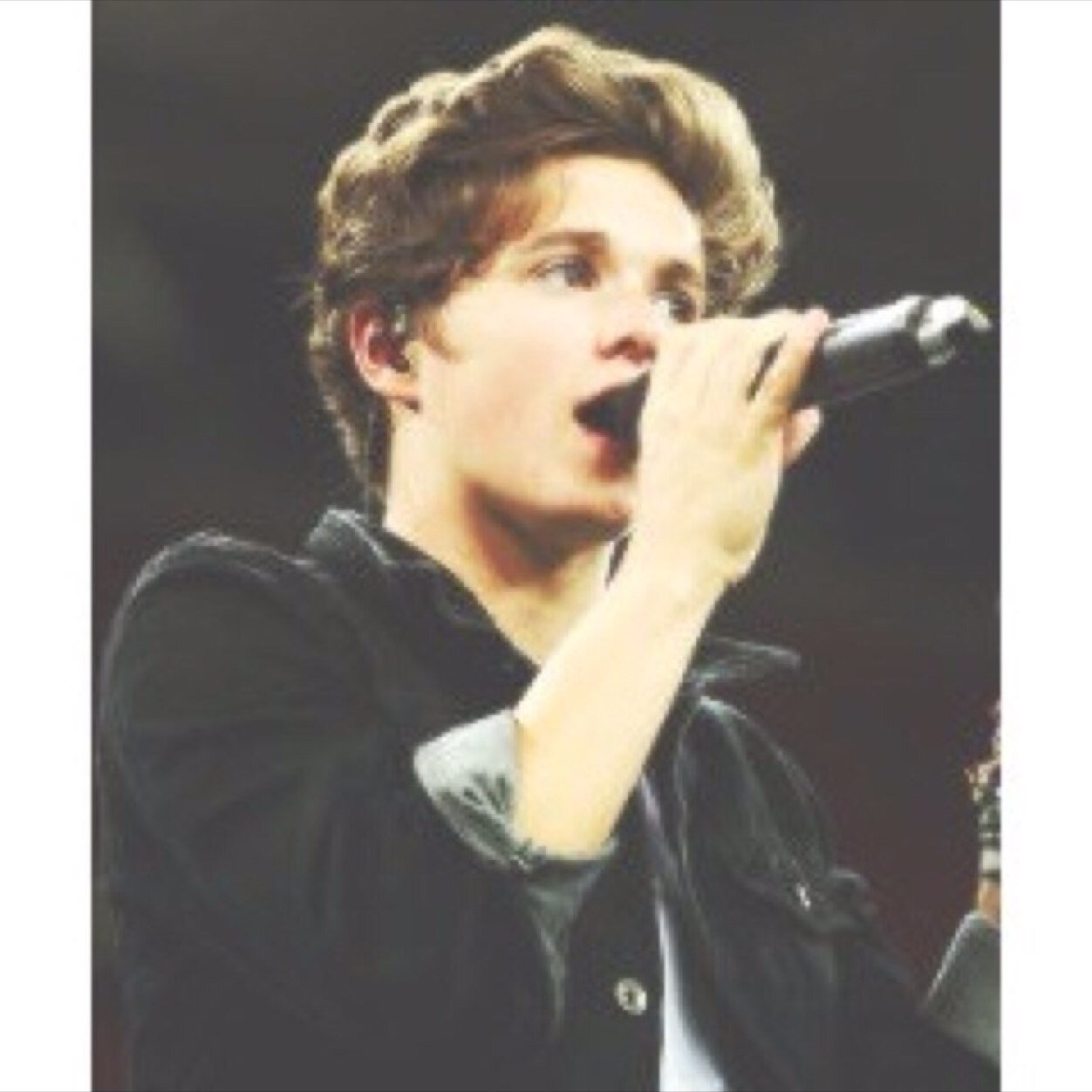 The lead singer is perf ~@TheVampsband~