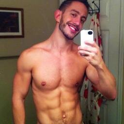 Las fotos robadas de los hombres más bellos de Facebook y Twitter en http://t.co/GfaIsQFurZ