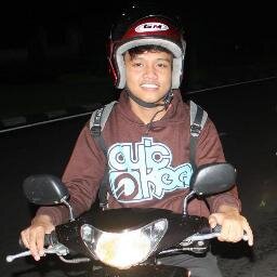 aku ingin tersenyum saat aku senang, menangis saat aku sedih, dan marah saat aku kesal ! 
itulah aku !