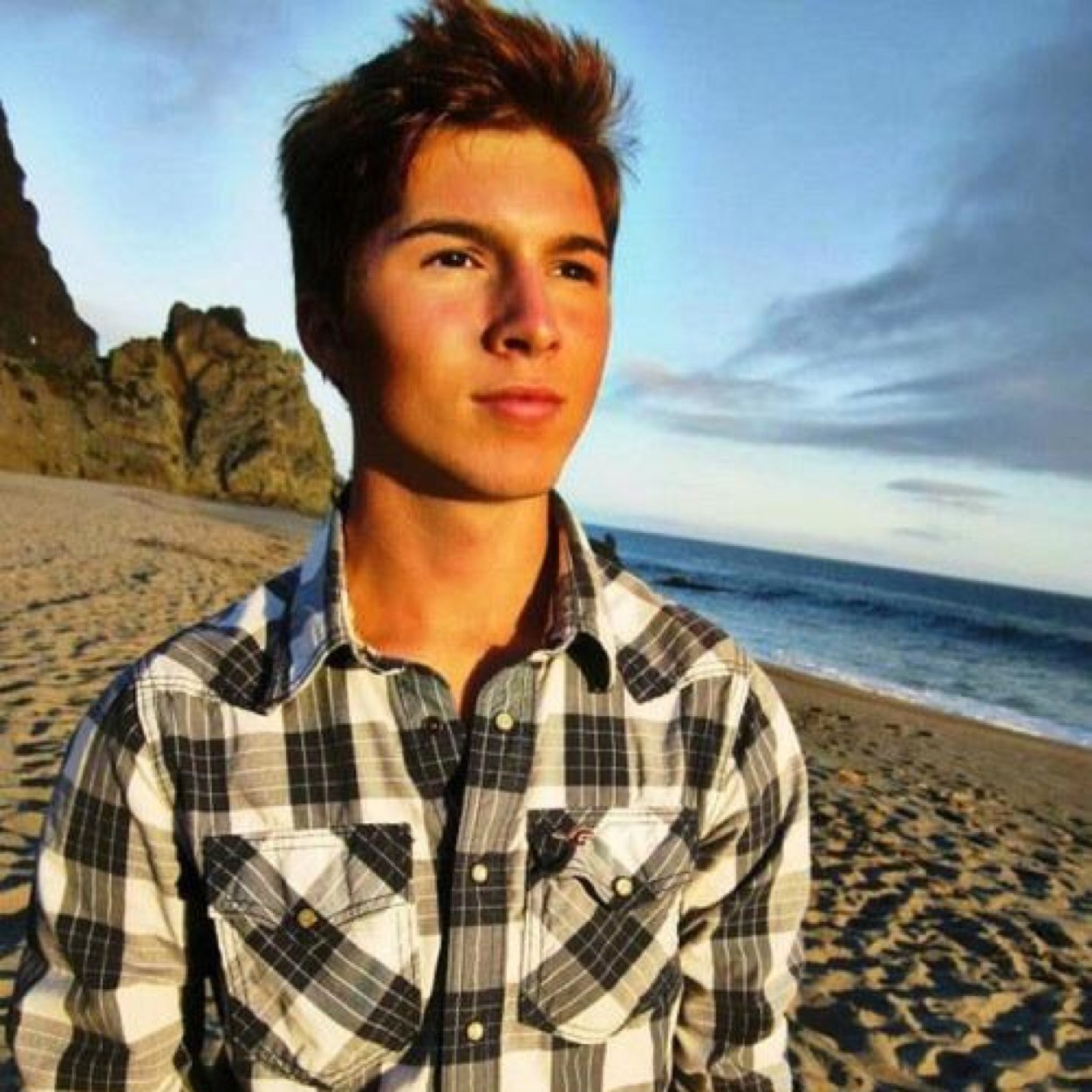 15 years old ,skater dude .um i like sports and stuff