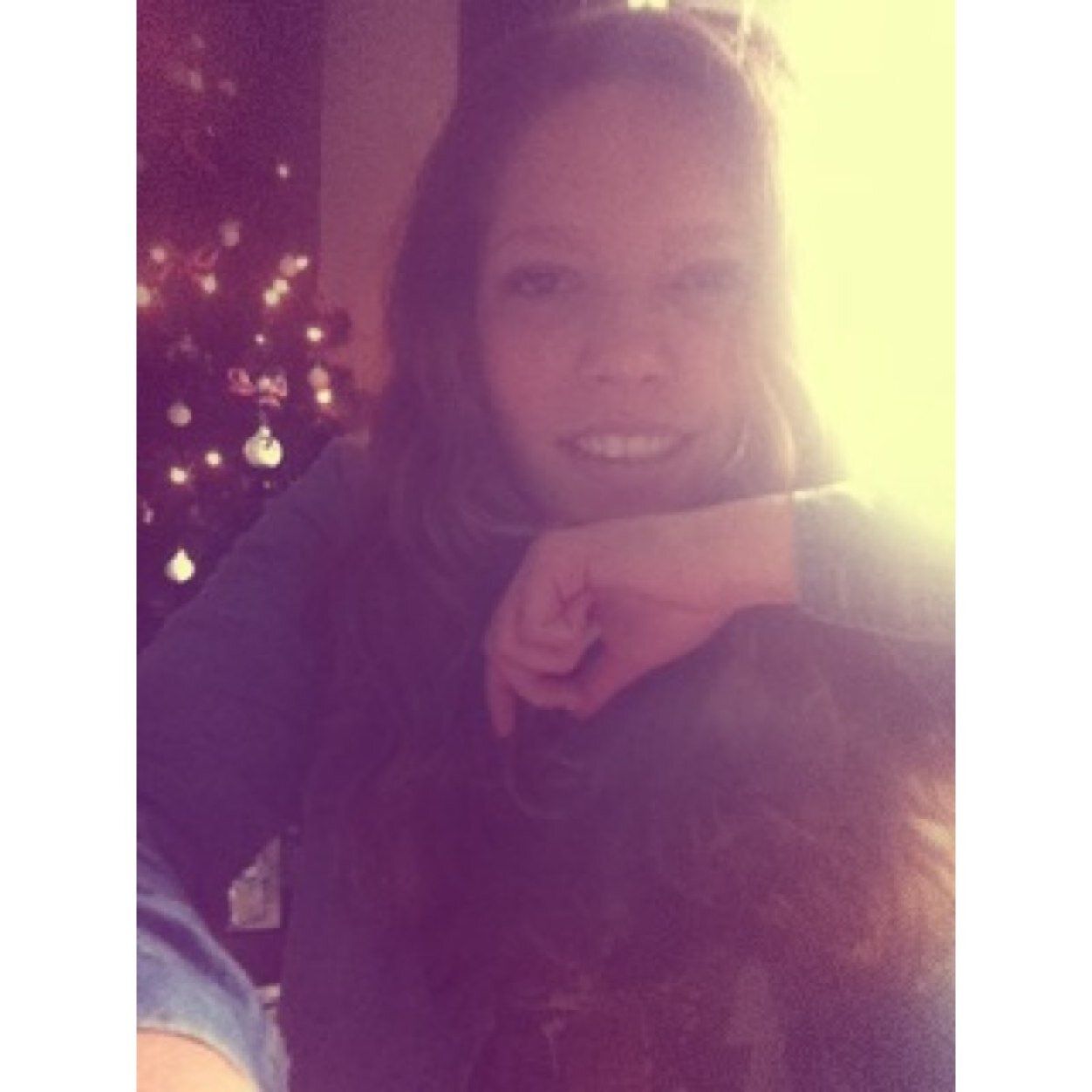•be yourself and smile and follow me• do you hate me? Go away! Follow @Pucksaunders