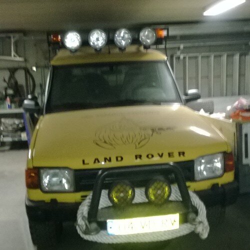 Team stamgasten bestaat uit Niels en Robin die de wintereditie rijden van de carbagerun 2014. We hebben een oude land rover discovery geheel gerestaureerd.