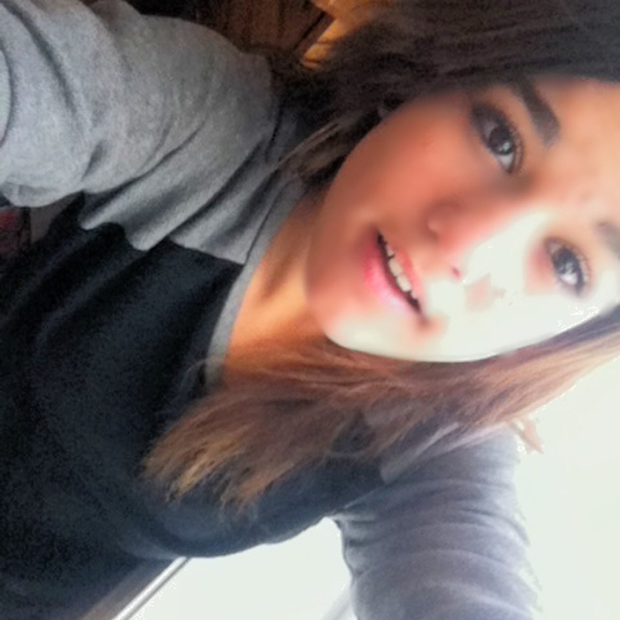 Hai! Im 14:) and love to sing and i love volly ball :D and i love drawing  and other stuff  #followforfollow :)