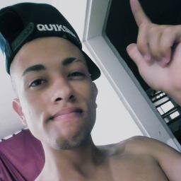 Quem vai mentir que você é legal…
O teu jeito de menina tão linda
Você enlouquece o meu coração 
https://t.co/rtezDHuZNi '--'