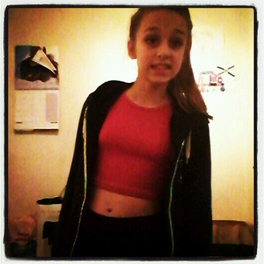 Turn that boring White button to Blue!  I follow back!       Thnx Mateyy! xxxxxxx