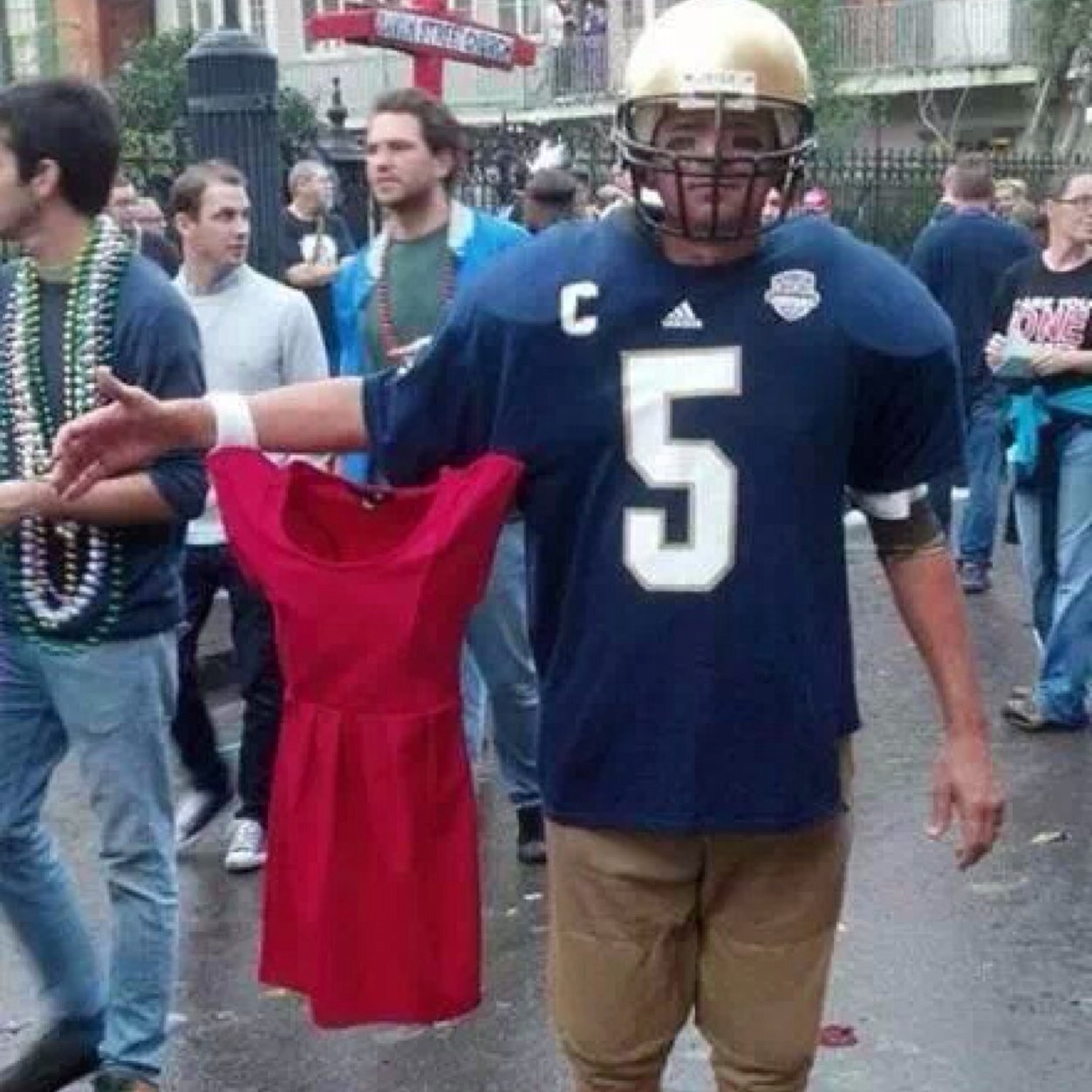 SportsTweetTeam's profile picture. New page for people who love sports to follow and follow back. Really want to get this page big asap.