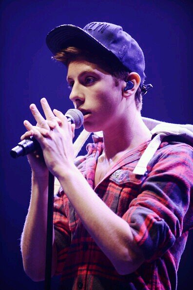 Matt Hunter es mi idolo mi orgullo mi mundo mi vida 3  ...... Y Mi Vida Nadie La Critica ok ;))