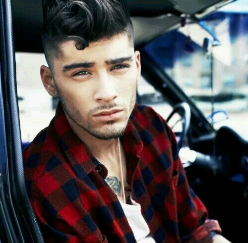 Vas Happenin? Eu sou o cupcake do Harry, a cenoura do Louis, a princesa do Niall, o garfo do Liam e o espelho do Zayn ✌