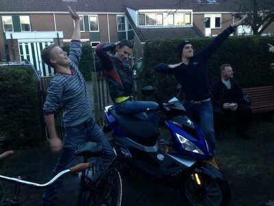 Followen kost 5 euries #AntiYOLO • If you don't love pizza you're dead to me / my Big Bro @DamianOkkerse / het wezen dat vaak bij me deur komt Fernand