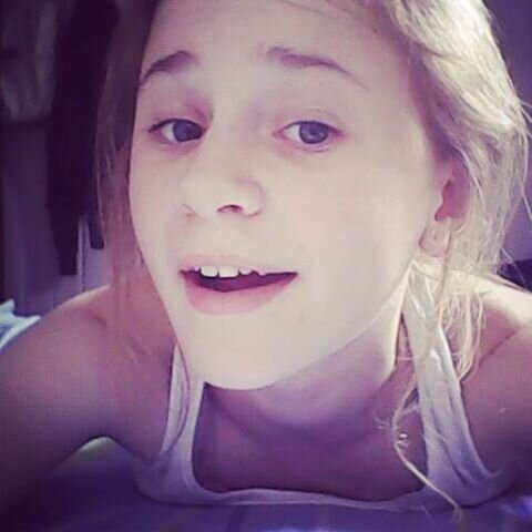 #SouLegalComQuemÉComigo! Amo minha familia e meus amigos! #SouFelizDoMeuGeito    

Esse é o link do meu face se quiser me adc vai lá
http://t.co/pZucMXBhFL