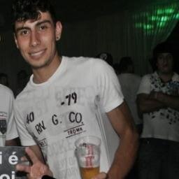 Prazer sou um cara cheio de defeitos.