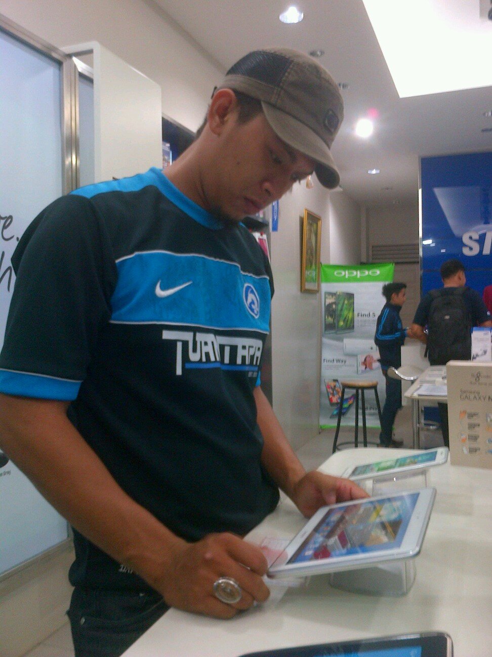 abduhattaluqiy's profile picture. 