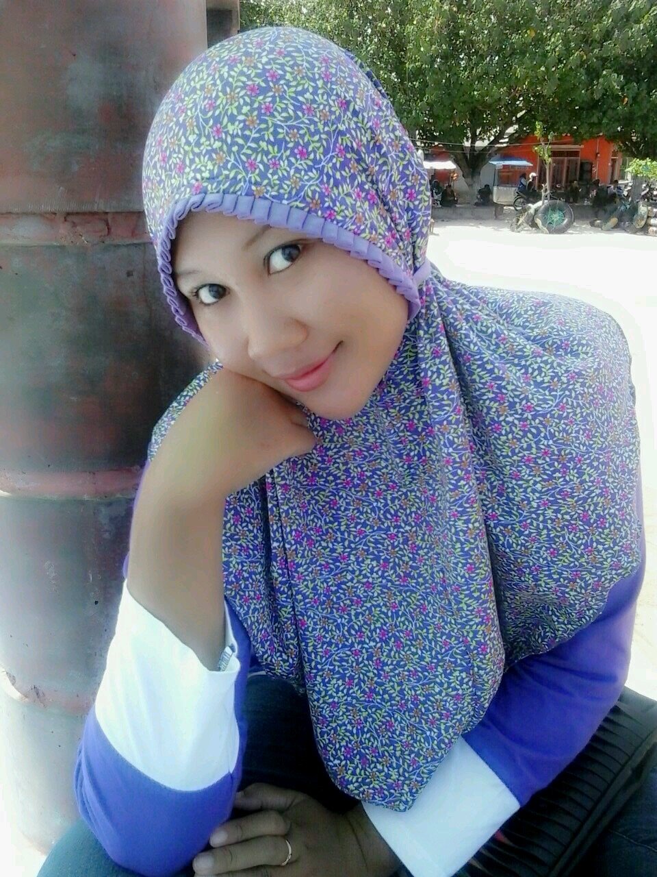 renny_mufidah's profile picture. Cinta itu rumit. Mudah bagi
kita untuk membuat
perpisahan, namun sulit bagi
kita untuk melupakan.