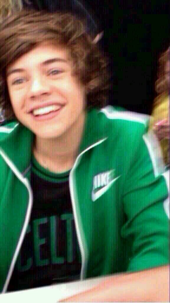 hey bby I just gave u a free follow so it would mean a lot if u could follow @tenderizayn ily :) x
