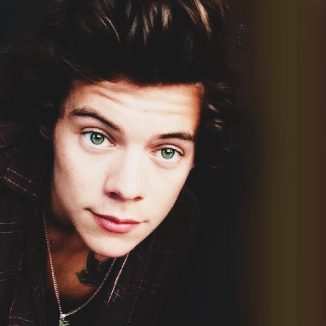 Please go follow @acetylcolarry because she gave you a free follow!!
