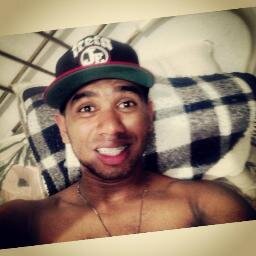 Olá tenho 20 anos , sou torcedor do maior time do mundo o Corinthians ! sou feliz e muito abençoado por Deus ,sou evangélico ! (: