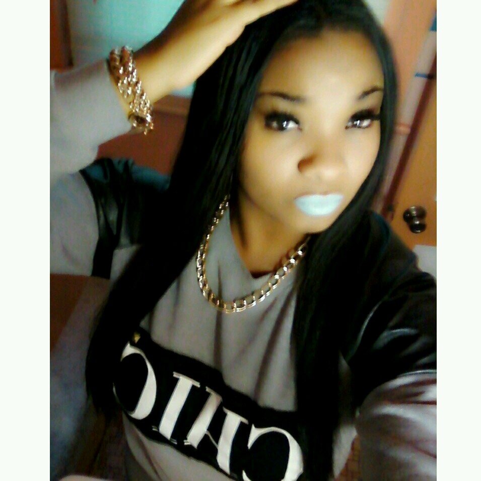 #team lightskin #team brezzy #team tatted #team nasty # yolo ALL I C IS GREEN$$$$$