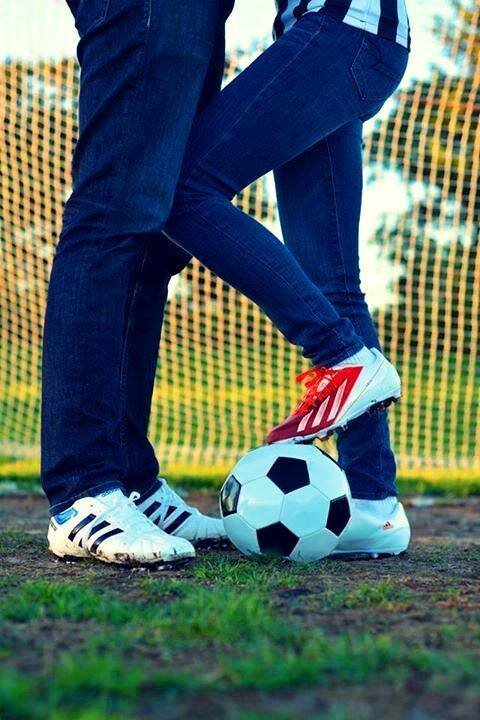 Un amigo es alguien que está contigo porque le necesitas, aunque le encantaría estar en otra parte.