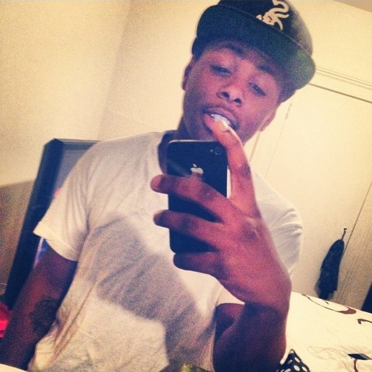 Money Makes The World Go'Round , & All The Pretty Girls Go Down ; Follow Me on instgram @__skennoo I follow back ... !!!!