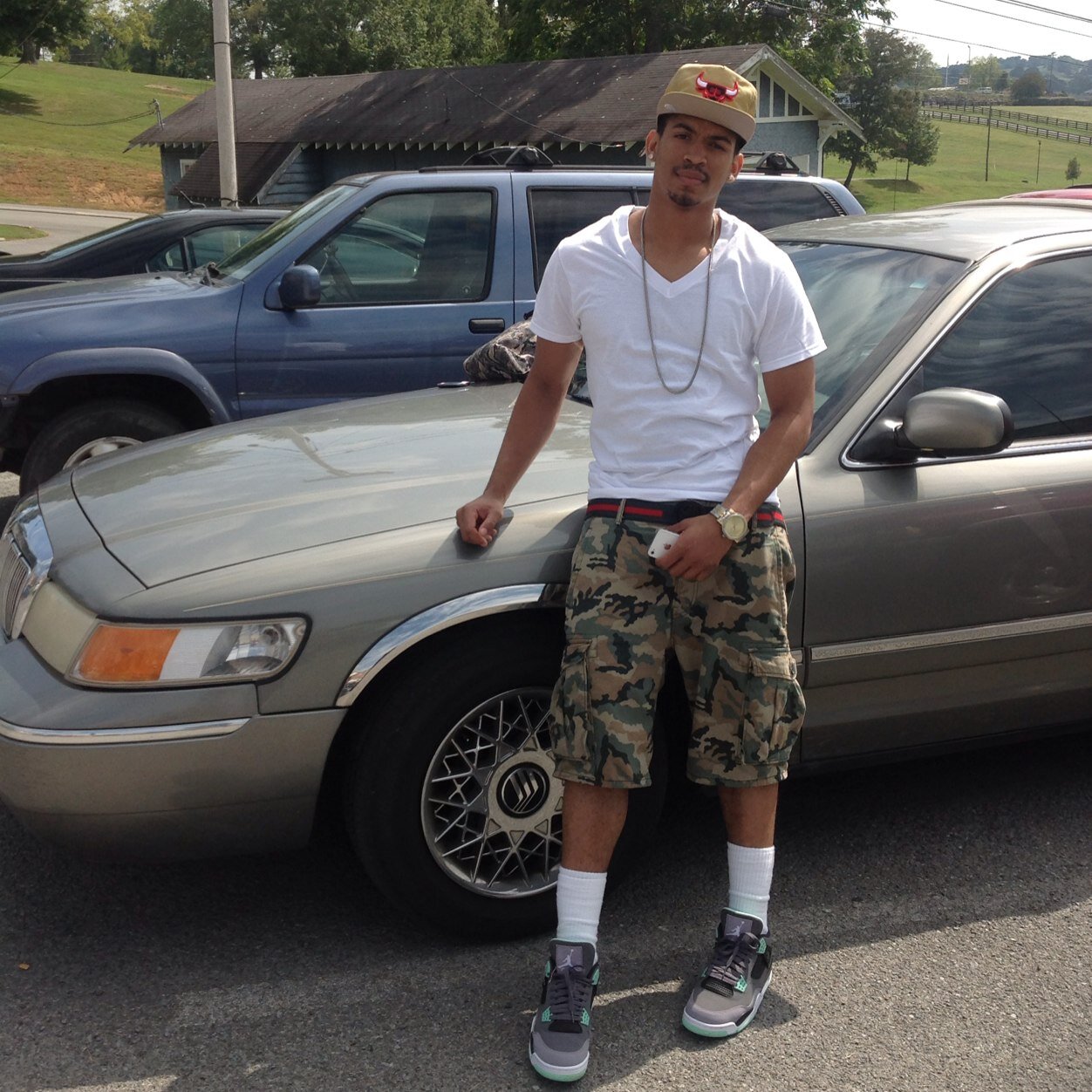 This is the official fan page for artist 1Hunnit follow him @1_Hunnit__ also follow on IG (Same name) Management Tay 352-281-7077 @Double_S_E_