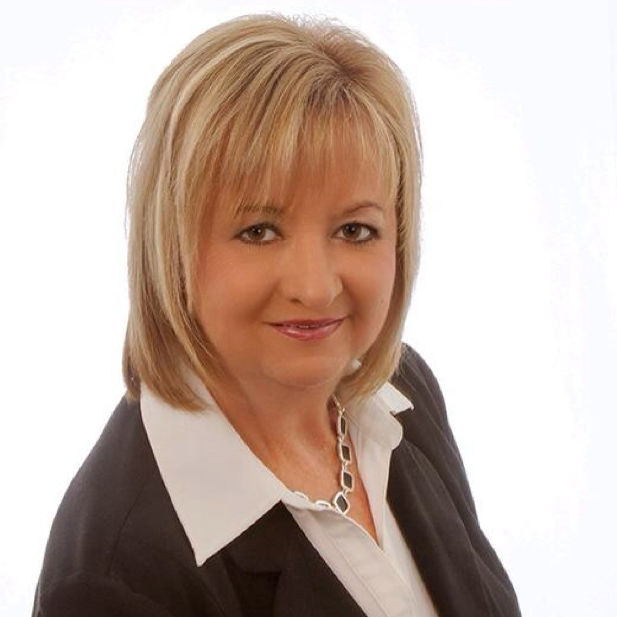 alicemcarr's profile picture. Realtor Coldwell Banker Terry & Associates 270-339-2673