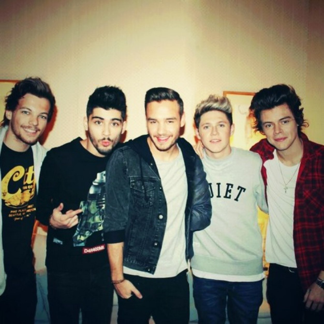 follow @ordinNARRYgurl thanks ily :)