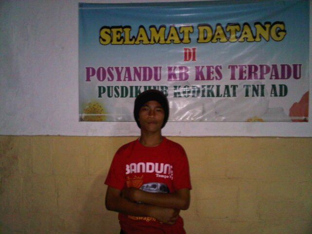 @AldyLeonardus :D B-) Oktober 06 1997 ||pengen follback ,, mention aja ,,                 258BAB7B