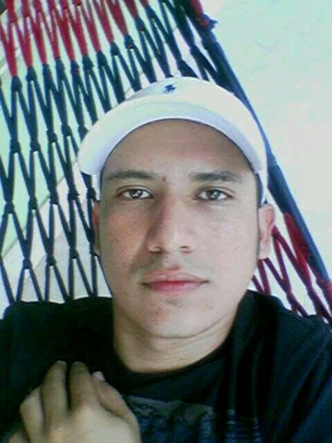 Hijo del mejor padre del mundo...DIOS...estudiante de contaduria publica y fabricante de cocinas integrales independiente...cel 3133344261