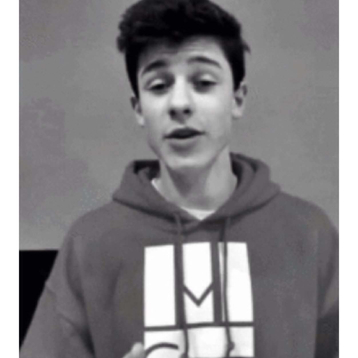 magsavz's profile picture. do not follow this account back! follow @magcondoe instead & ask for a followback! you will get it :-)