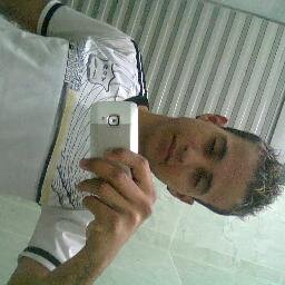 Voces riem de miim por eu ser diferente,, eu rio de voces por serem todos iguais..! ;)