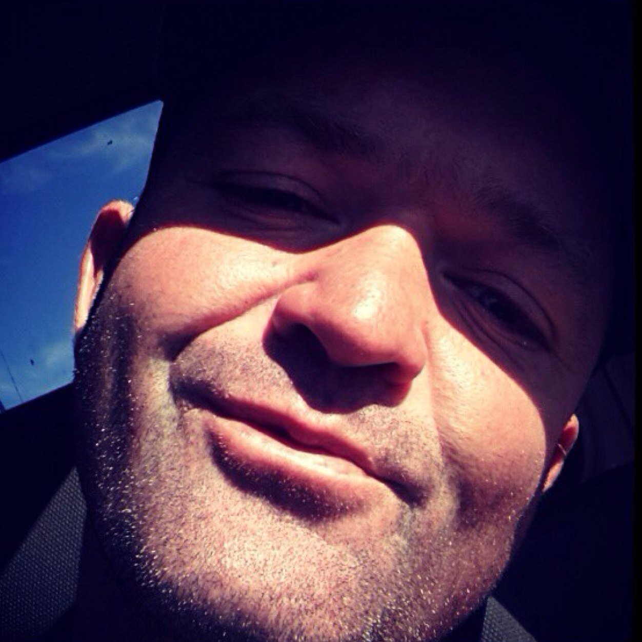 Ash Kirwan. Public Speaker on interpersonal revolution and health dynamics, lifestyle mentor of personal growth and facilitator of lateral change.