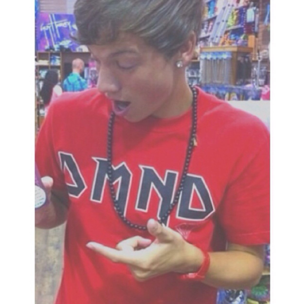 do not follow this account back! follow @magcondoe instead & ask for a followback! you will get it :-)
