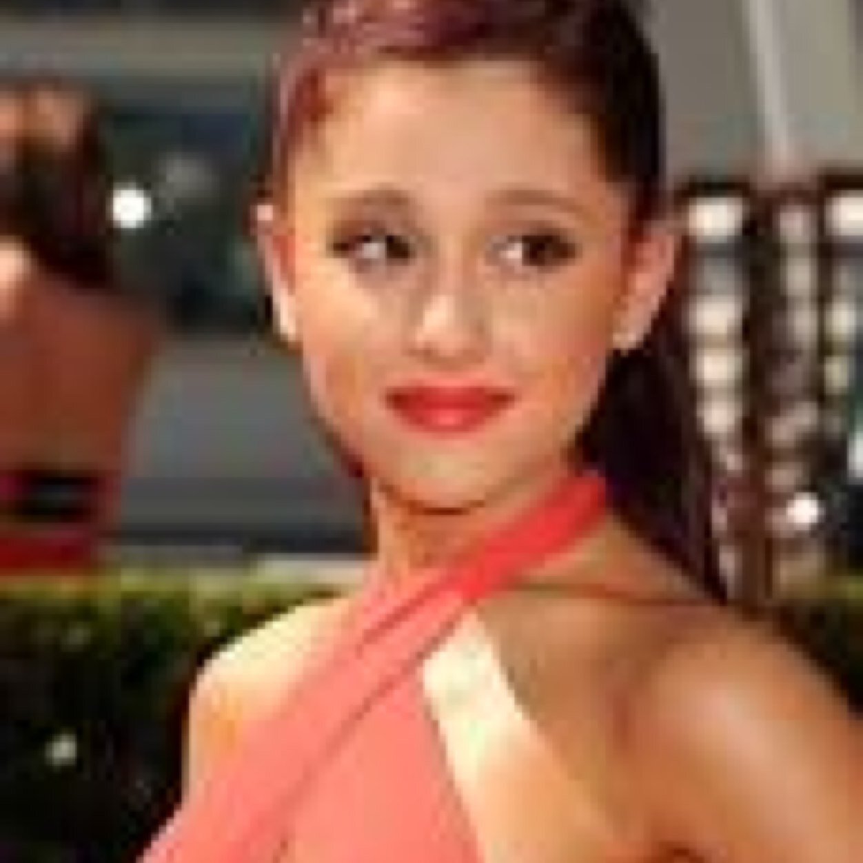 @arianagrande I love Ariana grande im a boy arianator @realmandyrain follow me thanks you so much 3
