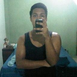 RoberthCueva's profile picture. Constructor de cohetes, experto en pizzas, amante de los gigantes y estudiante.