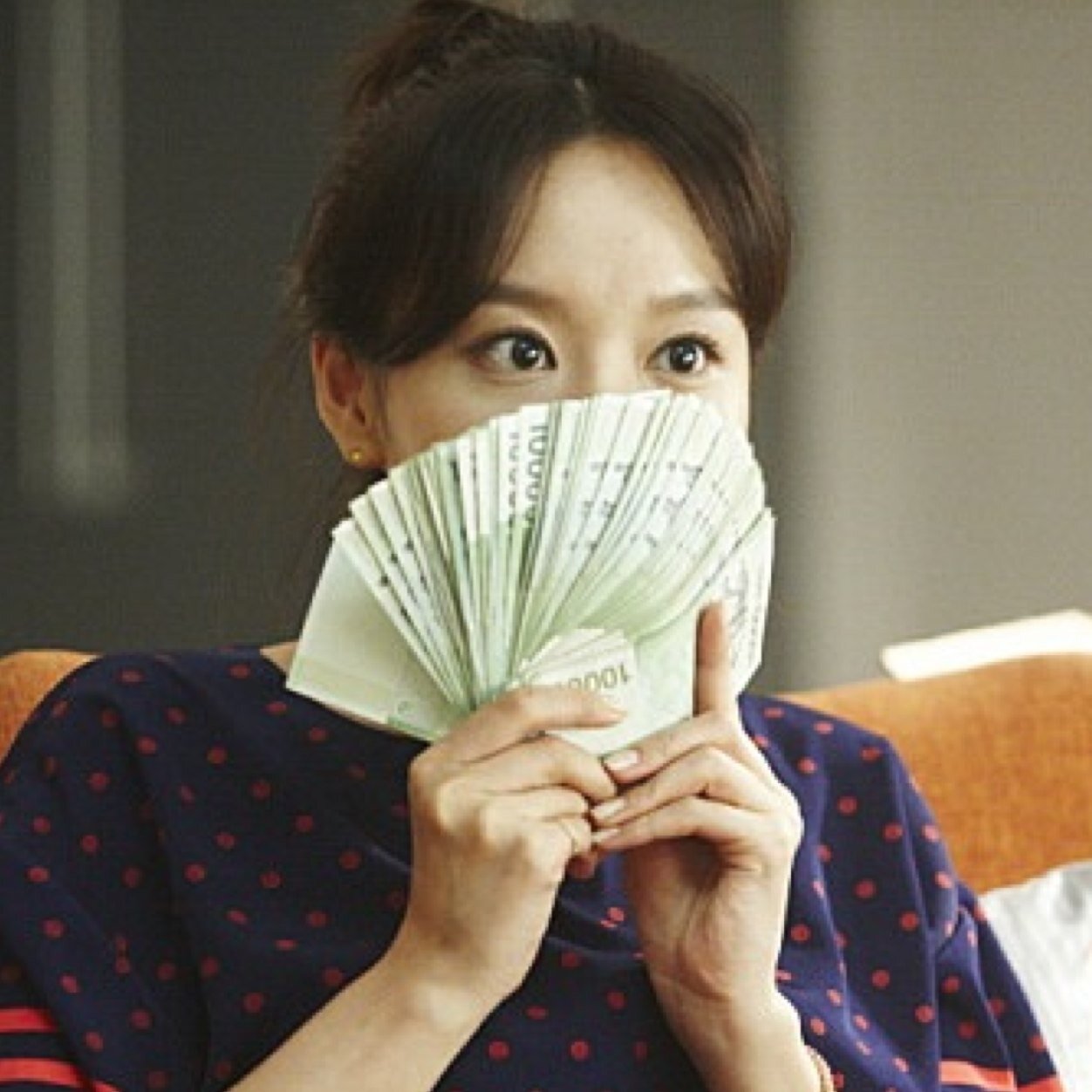 {Parody Account} 12.18 개봉작 영화 [캐치미] 진숙(김아중분) 패러디계정 / 국보급 미술품 도난 사건의 강력한 용의자. 증거도 흔적도 남기지 않는 전설의 대도 / 이상형: 경찰 / I'm not real 김아중 / 131209~ / 싱크상 반말,높임말