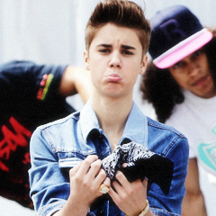 El día {_/_/_} conocí a Justin en un concierto, el {_/_/_} me tome una foto con el, el día {_/_/_} él me siguió en twitter y el día {_/_/_} fui su OLLG. NSN♡♡