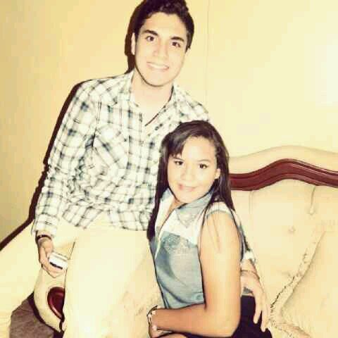 soy una chica a quien le caigo muy bn a las personas :) soy muy confiable y muy divertida un poco lok♥ *------------------* siguemee