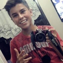 E foram muitos anos felizes, de sorrisos e amizades, até que um dia aconteceu... ♪