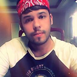 Existem tantas pessoas nesse mundo, que se eu fosse ser o que cada uma pensa de mim eu seria várias, mas não, eu sou só uma, só não sei qual delas.
